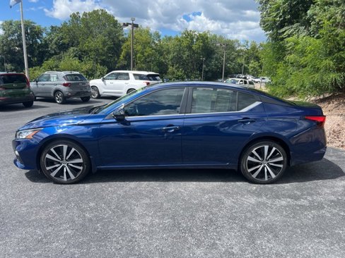Used 2021 Nissan Altima 2.5 SR w/ SR Premium Package image 2