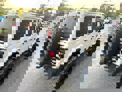 Used 2018 Jeep Wrangler Unlimited Sahara image 5
