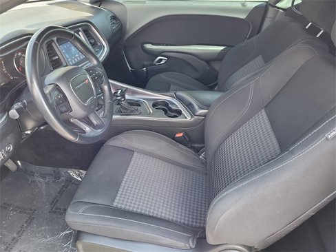 Used 2018 Dodge Challenger SXT image 8