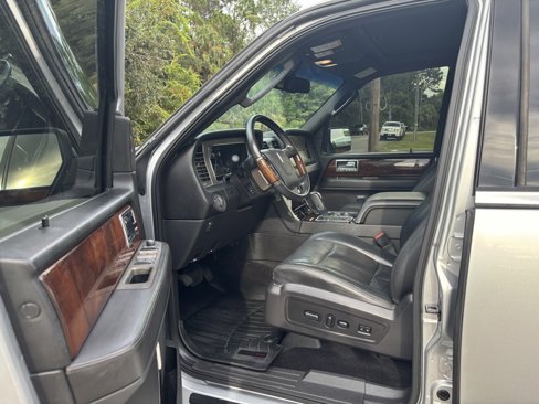 Used 2014 Lincoln Navigator L 2WD image 10