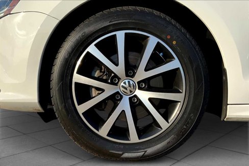 Used 2017 Volkswagen Jetta SE image 10