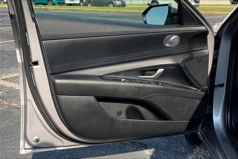 Used 2022 Hyundai Elantra SEL image 19