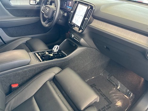 Certified 2025 Volvo XC40 B5 Plus image 15