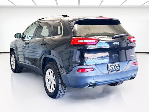 Used 2018 Jeep Cherokee Latitude Plus image 6