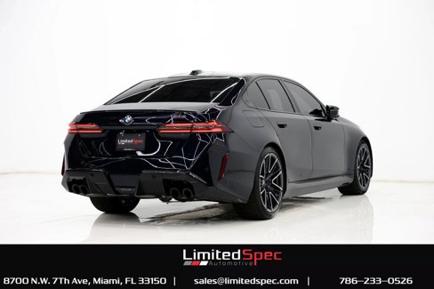 Used 2025 BMW M5 image 24