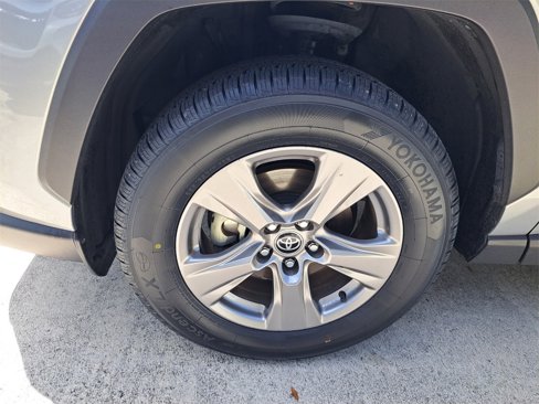 Used 2022 Toyota RAV4 XLE image 18