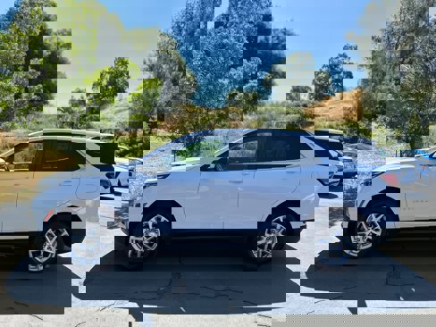 Used 2024 Chevrolet Equinox LT image 1