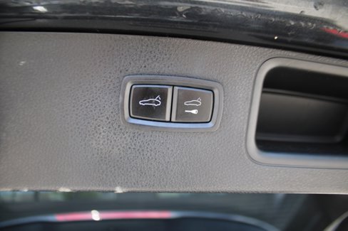 Certified 2018 Porsche Macan image 33