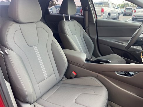 Certified 2025 Hyundai Elantra SE image 24