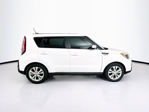 Used 2016 Kia Soul + image 10