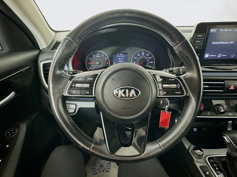 Certified 2021 Kia Seltos S image 11