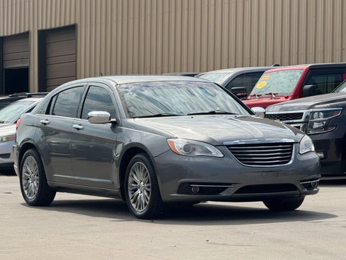 Used 2011 Chrysler 200 Limited image 4