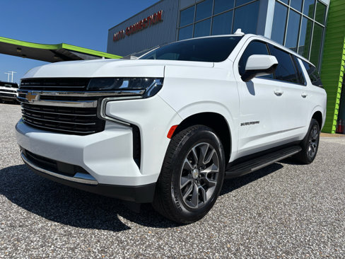 Used 2021 Chevrolet Suburban LT w/ Rear Media and Nav Package image 9