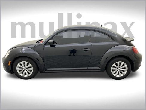Used 2017 Volkswagen Beetle 1.8T S image 10