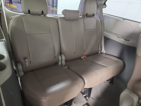 Used 2016 Toyota Sienna LE image 26