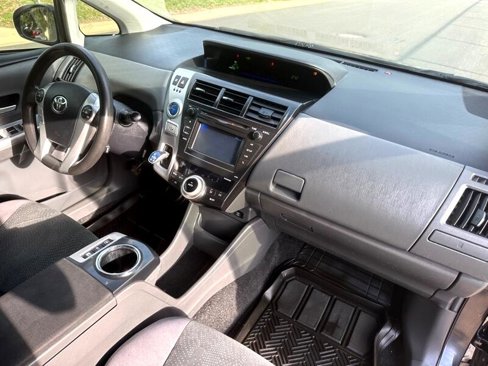 Used 2014 Toyota Prius V Two image 17