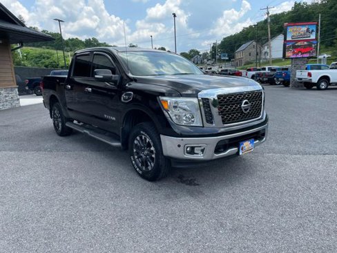 Used 2017 Nissan Titan SV image 11