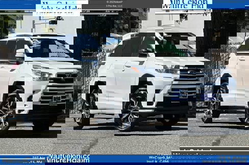 Used 2018 Toyota Highlander LE image 1