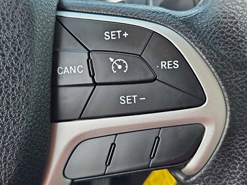 Used 2016 Jeep Cherokee Sport image 34
