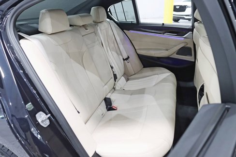 Used 2023 BMW 530i xDrive w/ Executive Package image 31