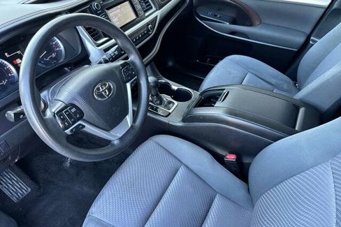 Used 2019 Toyota Highlander LE image 10