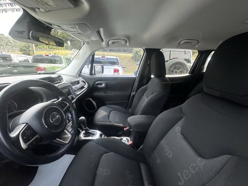 Used 2017 Jeep Renegade Latitude w/ Trailer Tow Group image 10