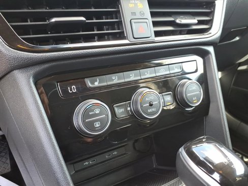 Certified 2024 Volkswagen Taos SE image 20