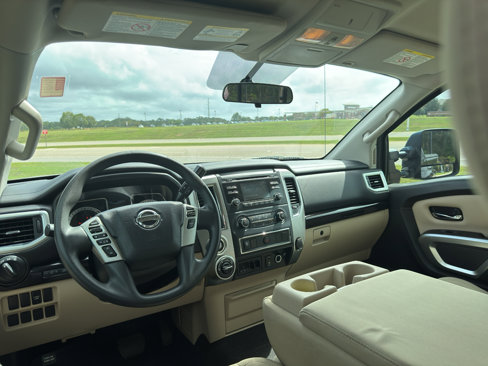 Used 2017 Nissan Titan SV image 17