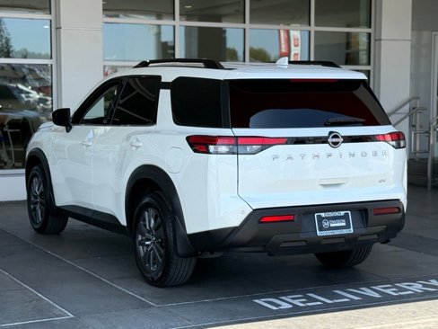 Used 2022 Nissan Pathfinder SV image 9