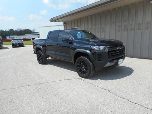 Used 2024 Chevrolet Colorado Trail Boss w/ LPO, Dark Essentials Package image 5