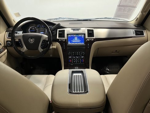 Used 2012 Cadillac Escalade Luxury image 18