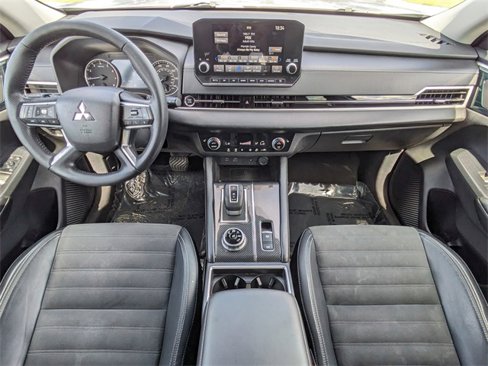 Used 2022 Mitsubishi Outlander SE image 16