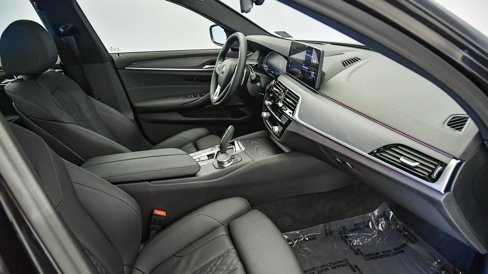 Certified 2023 BMW 530i w/ Premium Package image 17
