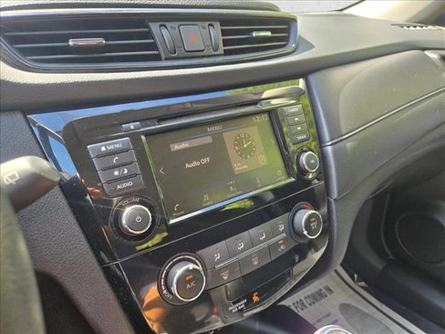Used 2018 Nissan Rogue S image 21