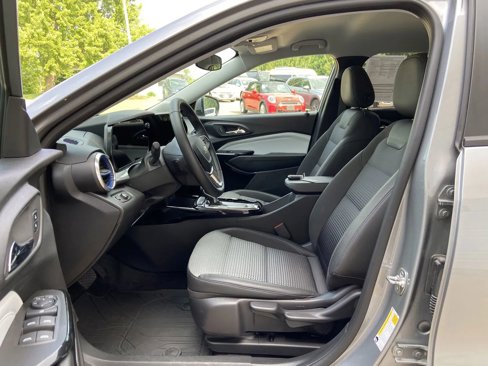 Used 2024 Chevrolet Trax LT w/ LT Convenience Package image 10