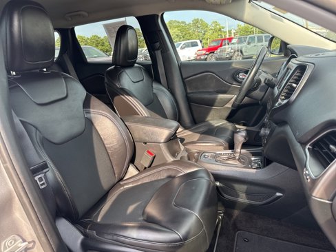 Used 2019 Jeep Cherokee Latitude Plus image 24