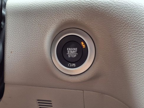 Used 2023 Chrysler Voyager LX image 22