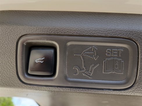 Used 2021 Ford Expedition Limited image 13