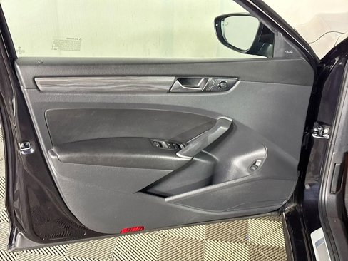 Certified 2021 Volkswagen Passat 2.0T R-Line image 11