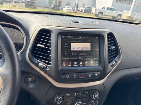 Used 2018 Jeep Cherokee Limited w/ Technology Group image 16