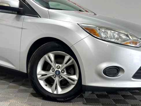 Used 2014 Ford Focus SE w/ SE Winter Package image 3