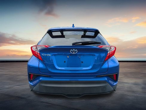 Used 2021 Toyota C-HR XLE image 5