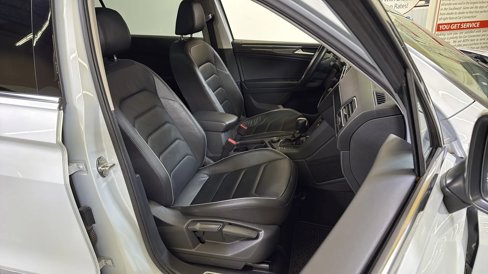 Used 2019 Volkswagen Tiguan SEL Premium w/ 3rd Row Seat Package image 24