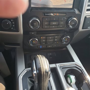 Used 2015 Ford F150 Lariat image 12