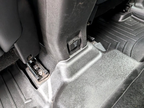 Used 2017 Jeep Renegade Limited w/ Advanced Technology Group image 10