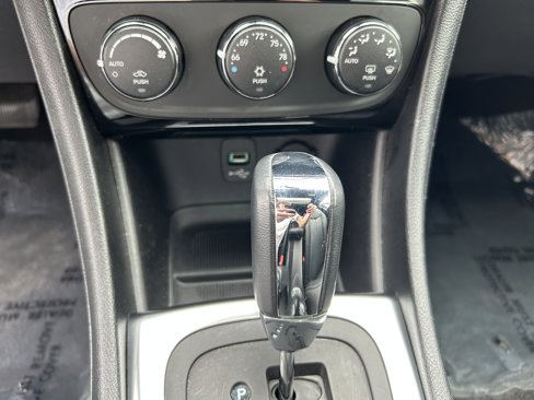 Used 2012 Chrysler 200 Limited image 11