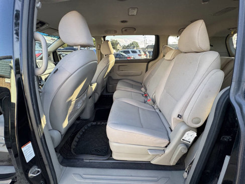 Used 2016 Kia Sedona LX w/ LX Convenience Package image 40