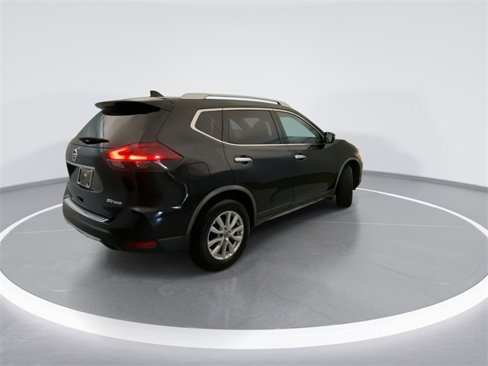 Used 2018 Nissan Rogue SV image 4