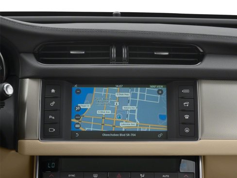 Used 2018 Jaguar XF Portfolio image 21