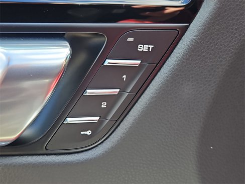 Used 2025 Porsche Macan image 22